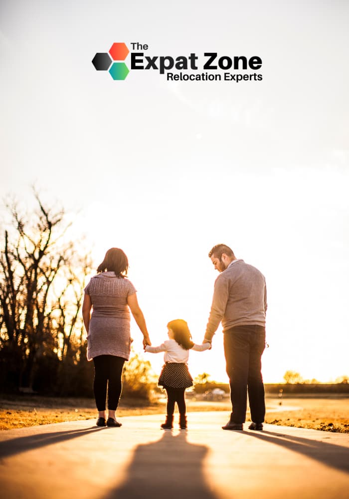Calendar with marked dates and a map of the UK - Plan your move - Explore UK Family Visa processing timelines. (Keywords: UK Family Visa, Spouse Visa, Processing Time, Visa Application Timeline)